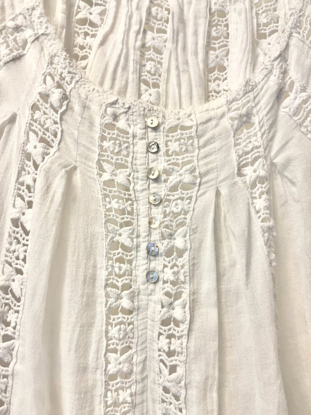Anthropologie Eri + Ali Sz L white blouse with butterfly lace w distressed hems - Picture 6 of 11